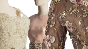 Em leilão da Sotheby’s, vestido usado por Audrey Hepburn e criação de Tom Ford são destaques